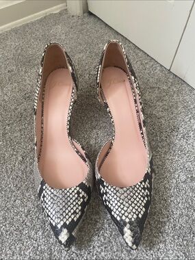 J. Crew Faux snakeskin Pointy toe heels Sz 8.5 Embossed leather black / cream